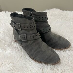 Rocket Dog size 8 grey ankle boot